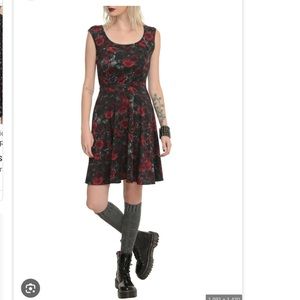 🌼SELLING IN BUNDLE ONLY 🌼Hot Topic Black Roses Skater Dress